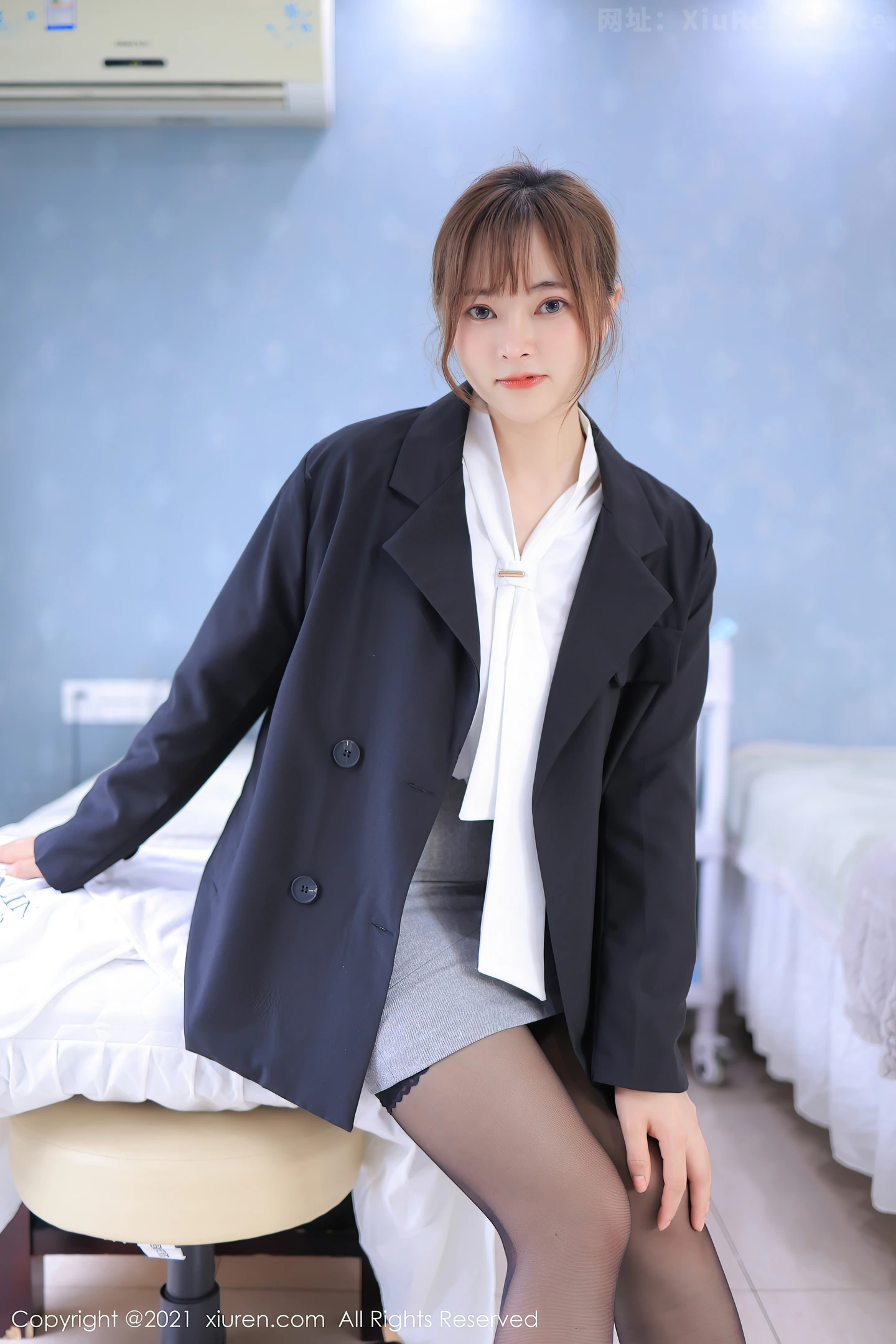 图片[3]-[XiuRen秀人网]VOL.3912 模特奈沐子经典职业装OL主题私房半脱露傲人豪乳惹火诱惑写真76P-秀人网官方网站